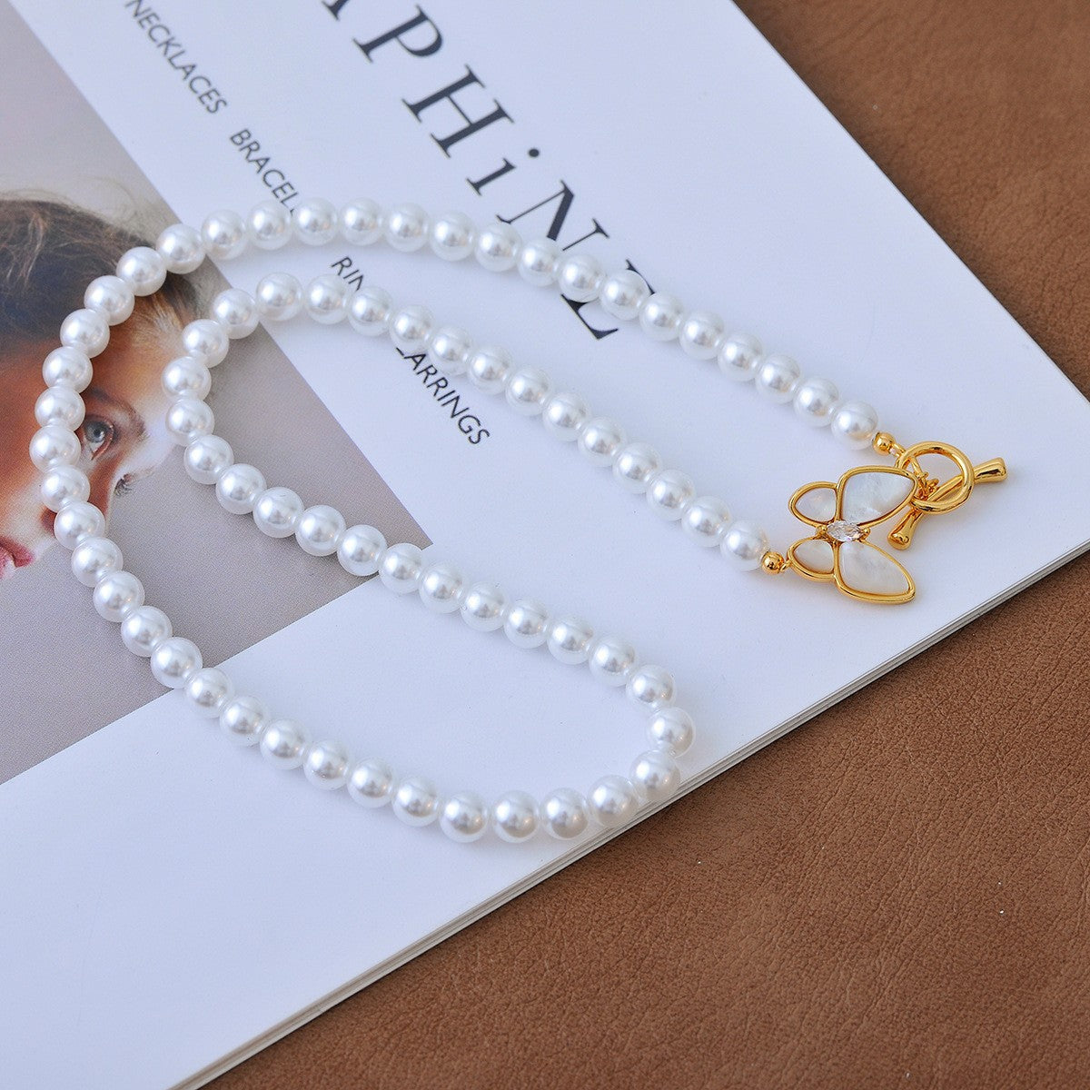 European and American INS Fashion New OT Buckle Butterfly Shell Pearl Necklace for Women Versatile High-end Light Luxury Exquisite Choker
