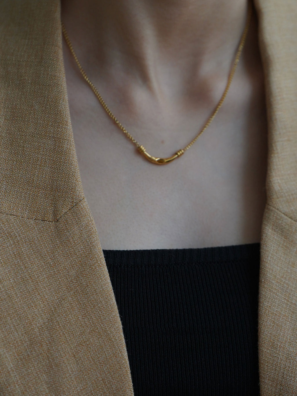 Vintage Light Luxury INS Style Niche Inlaid Tiger Eye Stone Titanium Steel INS High-End Necklace Trendy European and American Style Desert Journey