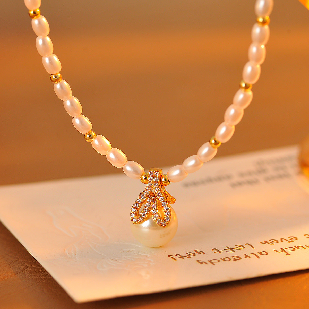 2025 New Hot-Selling Fish Tail Pendant Rice Grain Glue Pearl Necklace Light Luxury Niche High-End Choker