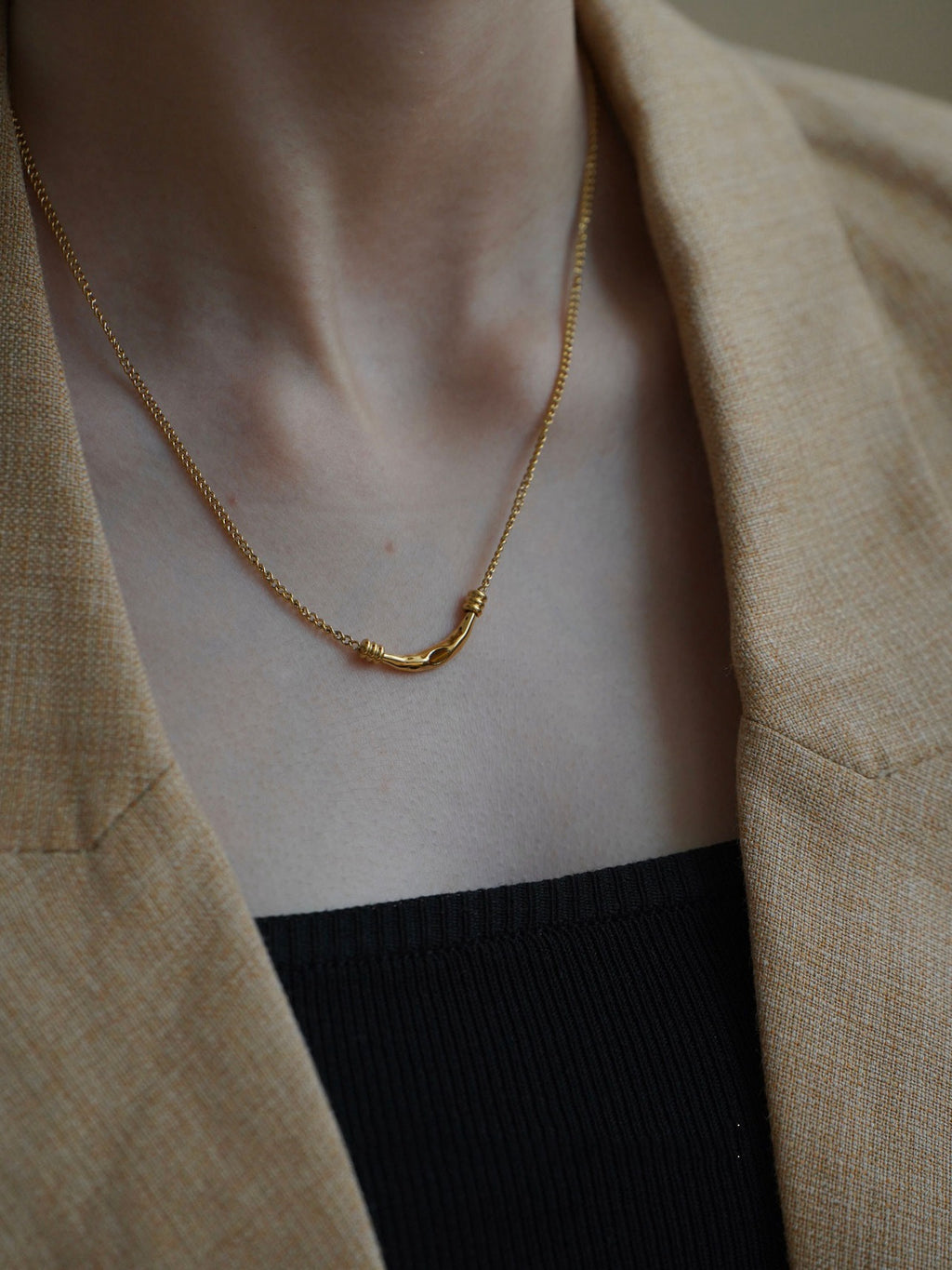 Vintage Light Luxury INS Style Niche Inlaid Tiger Eye Stone Titanium Steel INS High-End Necklace Trendy European and American Style Desert Journey