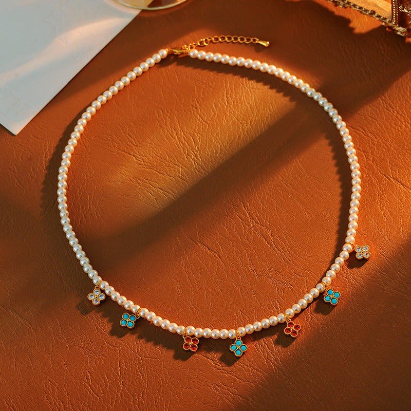 French Bohemian Style Imitation Pearl Flower Necklace for Women Fashionable High-end Lucky Full Diamond Four-leaf Clover Collarbone Chain