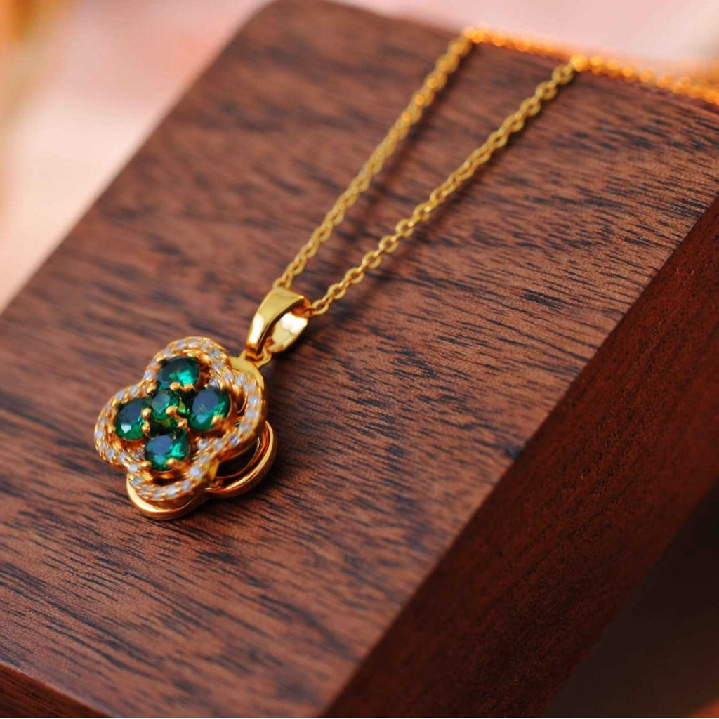 Japanese and Korean Style Small Exquisite Micro Inlaid Green Rotating Zircon Four-Leaf Flower Necklace Internet Celebrity Personality Versatile