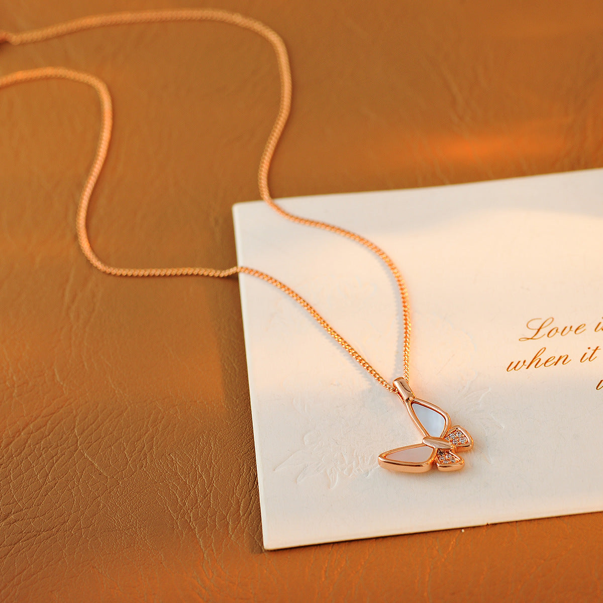 New Necklace for Women Shell Butterfly Necklace Niche Fashion Pendant Rose Gold Collarbone Chain Choker