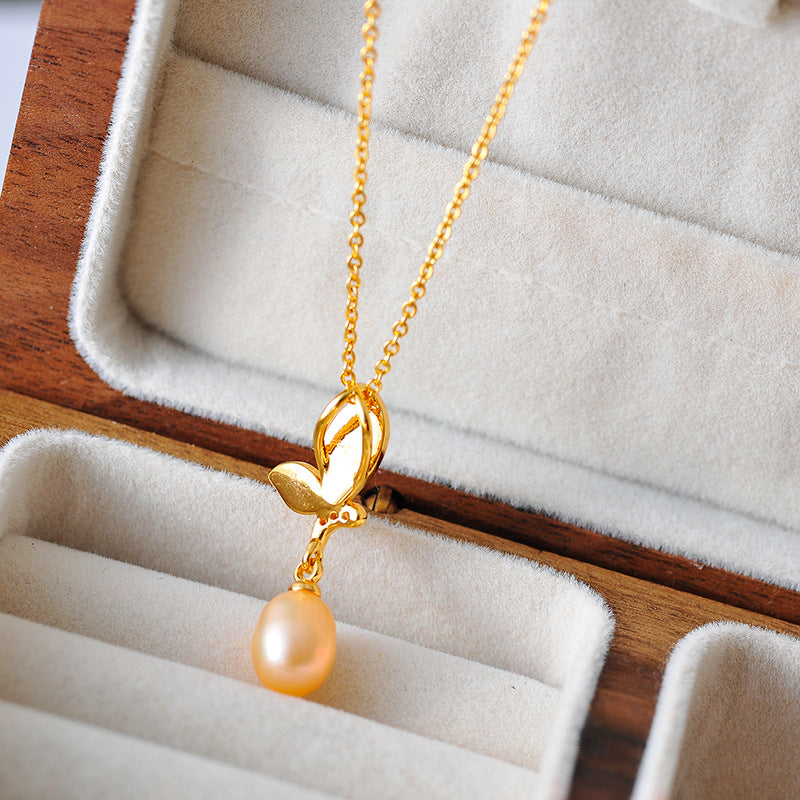 Butterfly Necklace for Women, Niche Design Collarbone Chain, Pearl Shell Versatile High-End Light Luxury Necklace for Women