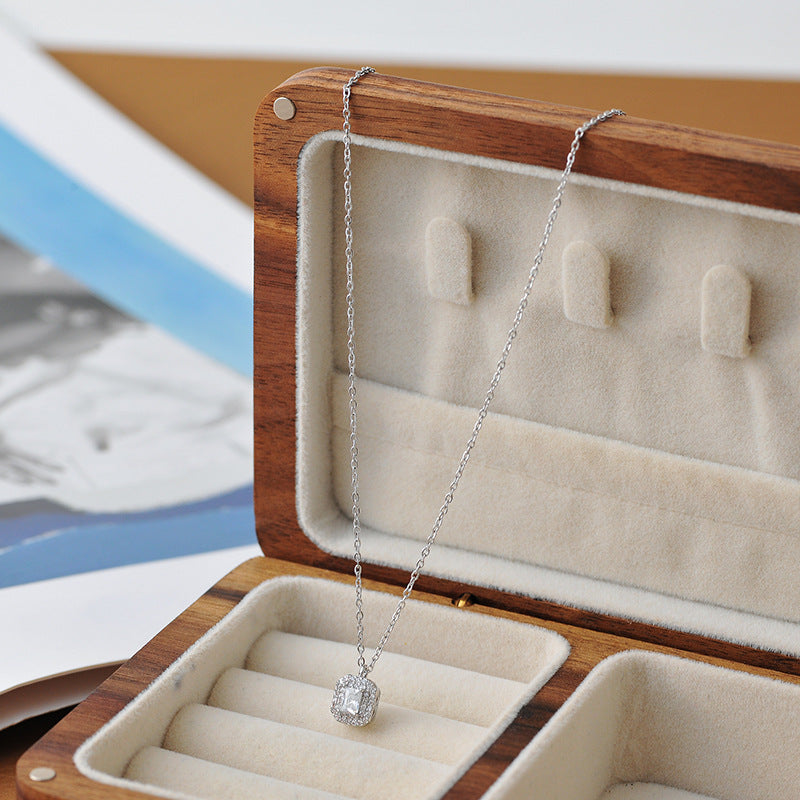 Sugar Cube Necklace for Women New Clavicle Chain Light Luxury Niche Design Pendant Simple Fashion Versatile Necklace