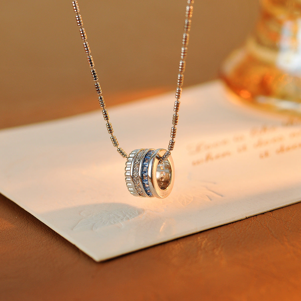 New French Style Dynamic Blue Ice Heart Circle Necklace for Women, High-end Exquisite Petite Collarbone Chain