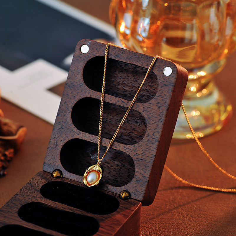 New French Style Light Luxury Elegant Simple Versatile Pea Natural Pearl Pendant Necklace for Women A10173