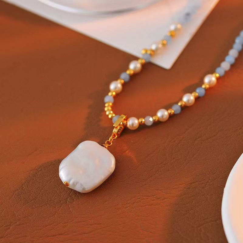 [Whale Coast] Ocean Oil Painting Style Baroque Pearl Earrings Elegant High-end Feel Fish Tail Classic Stud Earrings