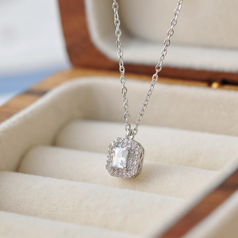 Sugar Cube Necklace for Women New Clavicle Chain Light Luxury Niche Design Pendant Simple Fashion Versatile Necklace