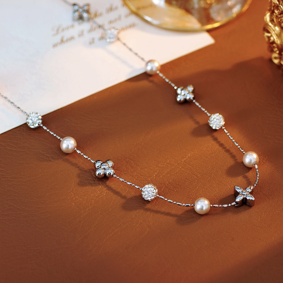 Exquisite Sparkling Starry Sky Four-Leaf Flower Pearl Necklace Niche Design High-End Fashion Collarbone Chain
