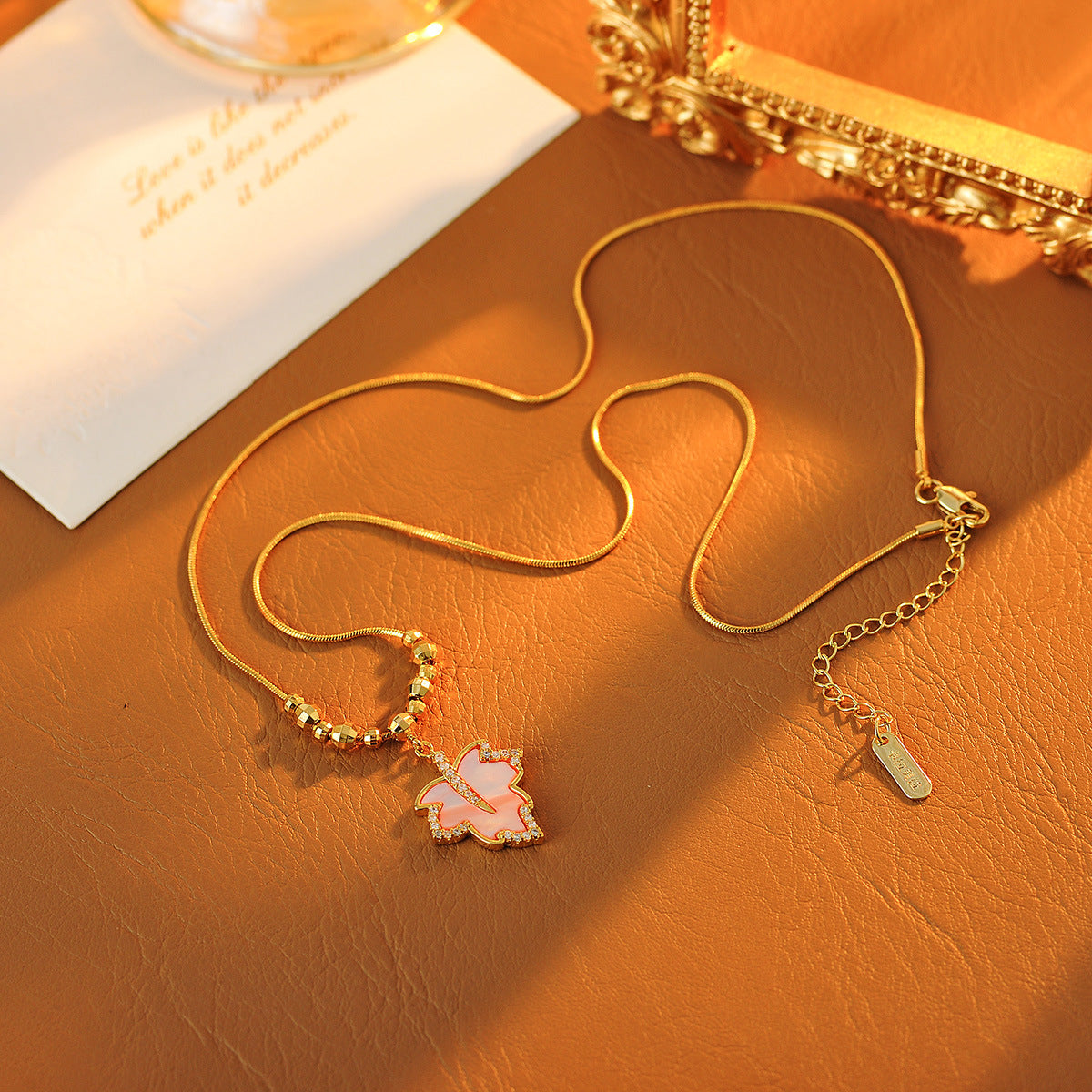 Shell Maple Leaf Necklace Elegant High-End Pendant New Light Luxury Niche Collarbone Chain Choker