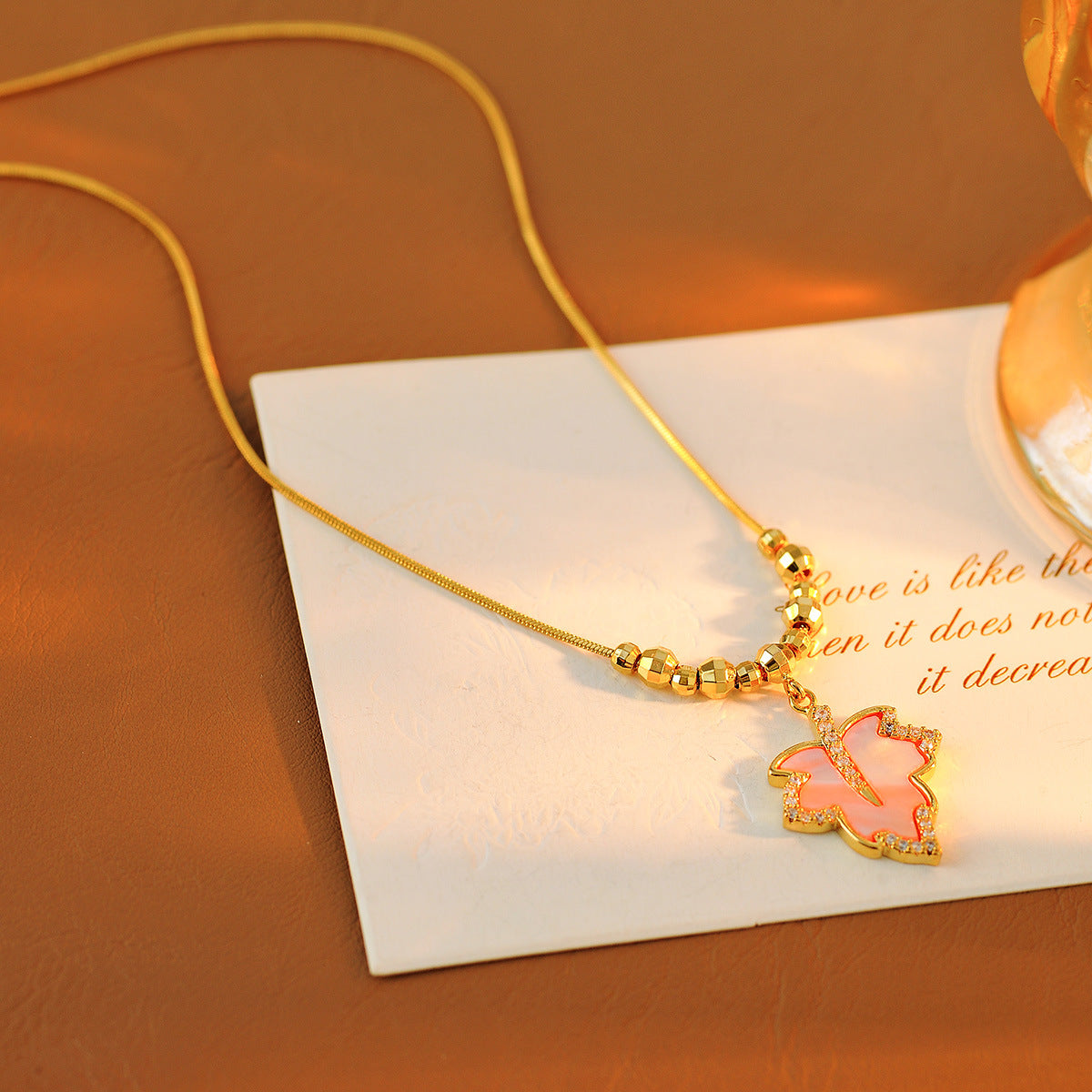 Shell Maple Leaf Necklace Elegant High-End Pendant New Light Luxury Niche Collarbone Chain Choker