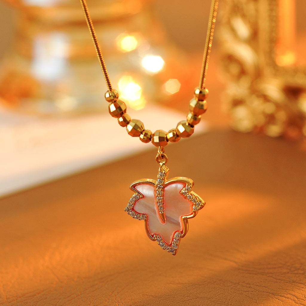 Shell Maple Leaf Necklace Elegant High-End Pendant New Light Luxury Niche Collarbone Chain Choker