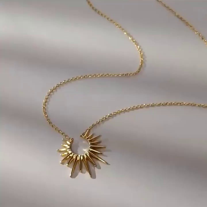 European and American INS Minimalist Style Sun Collarbone Chain High-End Niche Design Unisex Titanium Steel Pendant Necklace