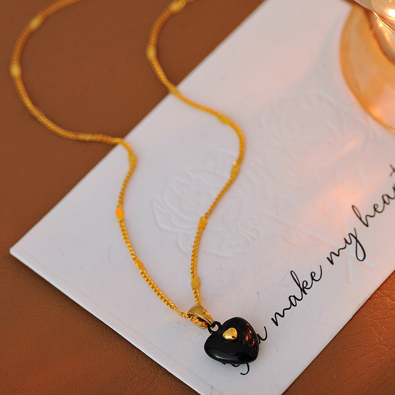 New Vintage Exquisite Enamel Heart Pendant Necklace for Women High-end Fashion Versatile Collarbone Chain