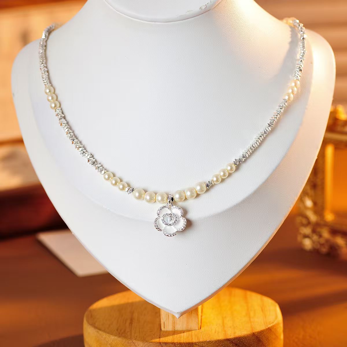 Camellia Pearl Necklace Japanese and Korean Style Fashion Necklace for Women Niche High-end Clavicle Chain Light Luxury Versatile