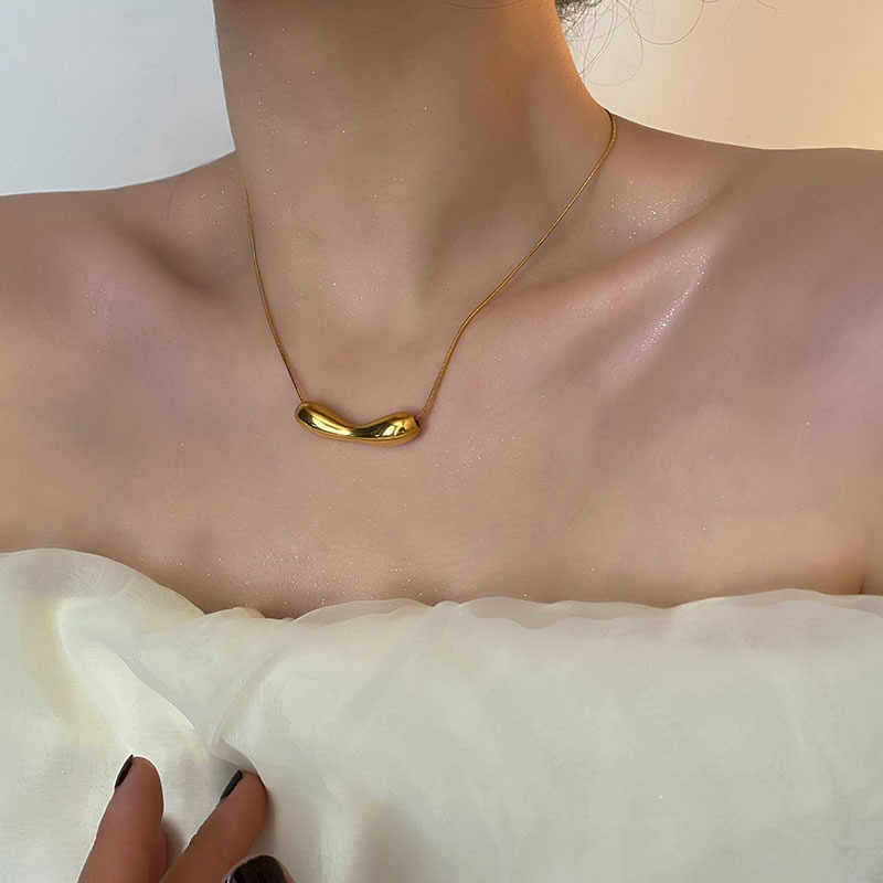 Titanium Steel Irregular Pleated Necklace for Women Spring Summer Niche Design Clavicle Chain Ins Minimalist Style Clavicle Chain Choker