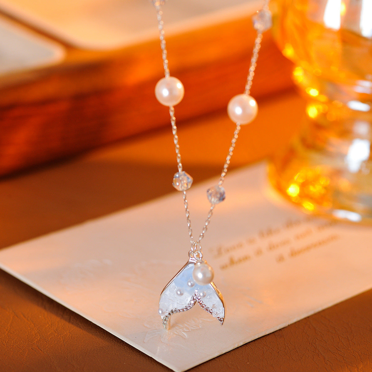 Gradient Blue Fish Tail Necklace for Women Summer Beach Vacation Style Versatile New Clavicle Chain