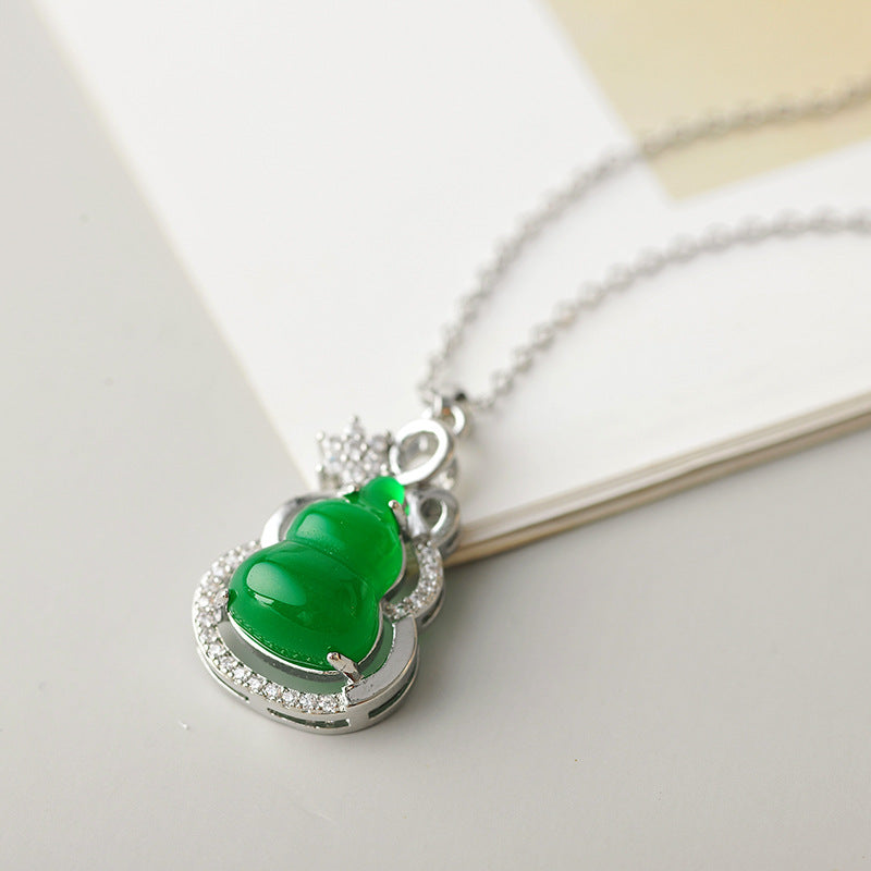 Chinese Style Imitation Green Chalcedony Gourd Necklace for Women, Ins Light Luxury High-end Niche Versatile High-end Collarbone Chain