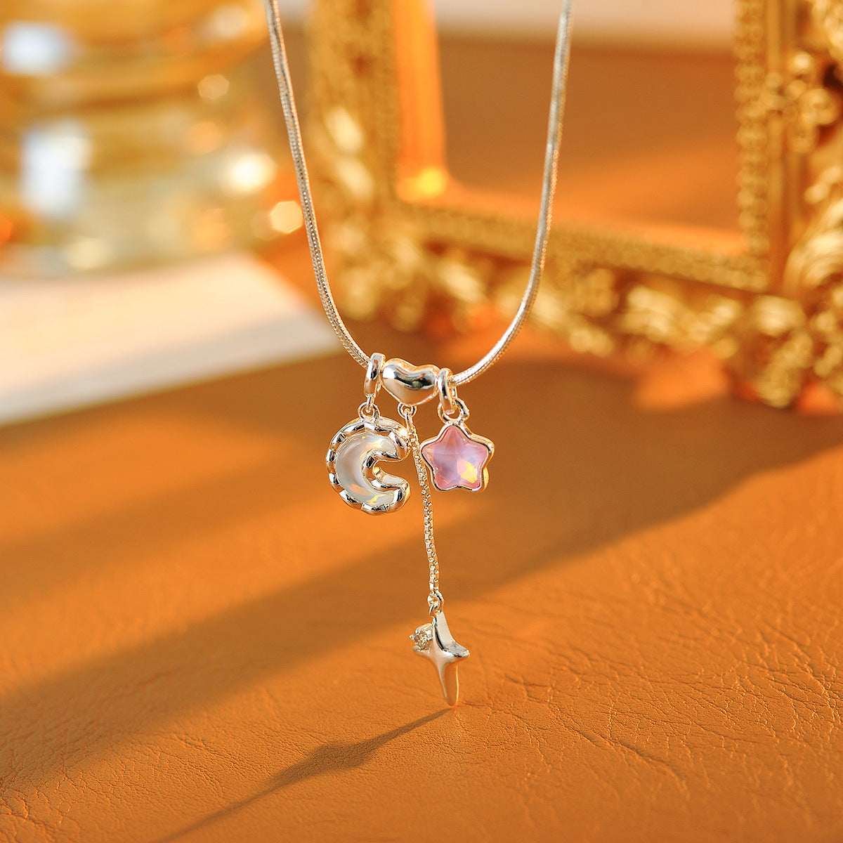 Summer Asymmetric Star and Moon Necklace for Women, Light Luxury Niche High-End Vacation Style Collarbone Chain Necklace