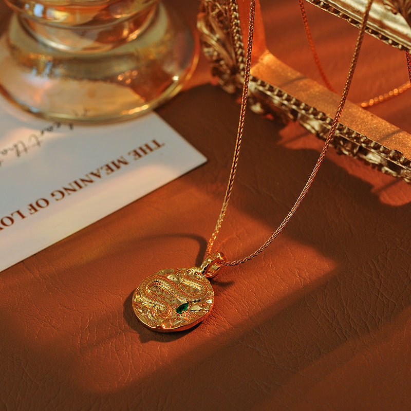 New European and American Fashion Metal Minimalist Style Necklace Freshwater Pearl Unique Snake-Shaped High-End Collarbone Chain