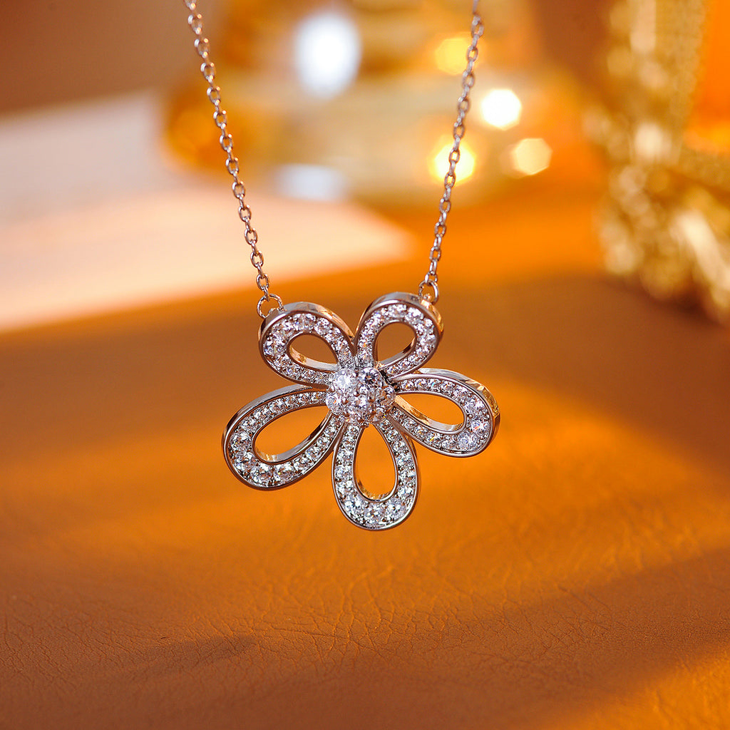 Micro Pave Zircon Five-Petal Flower Necklace Light Luxury Niche Women High-End Design New Hot-Selling Elegant