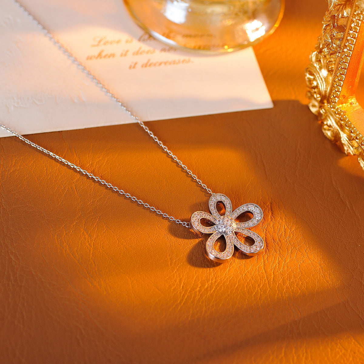 Micro Pave Zircon Five-Petal Flower Necklace Light Luxury Niche Women High-End Design New Hot-Selling Elegant