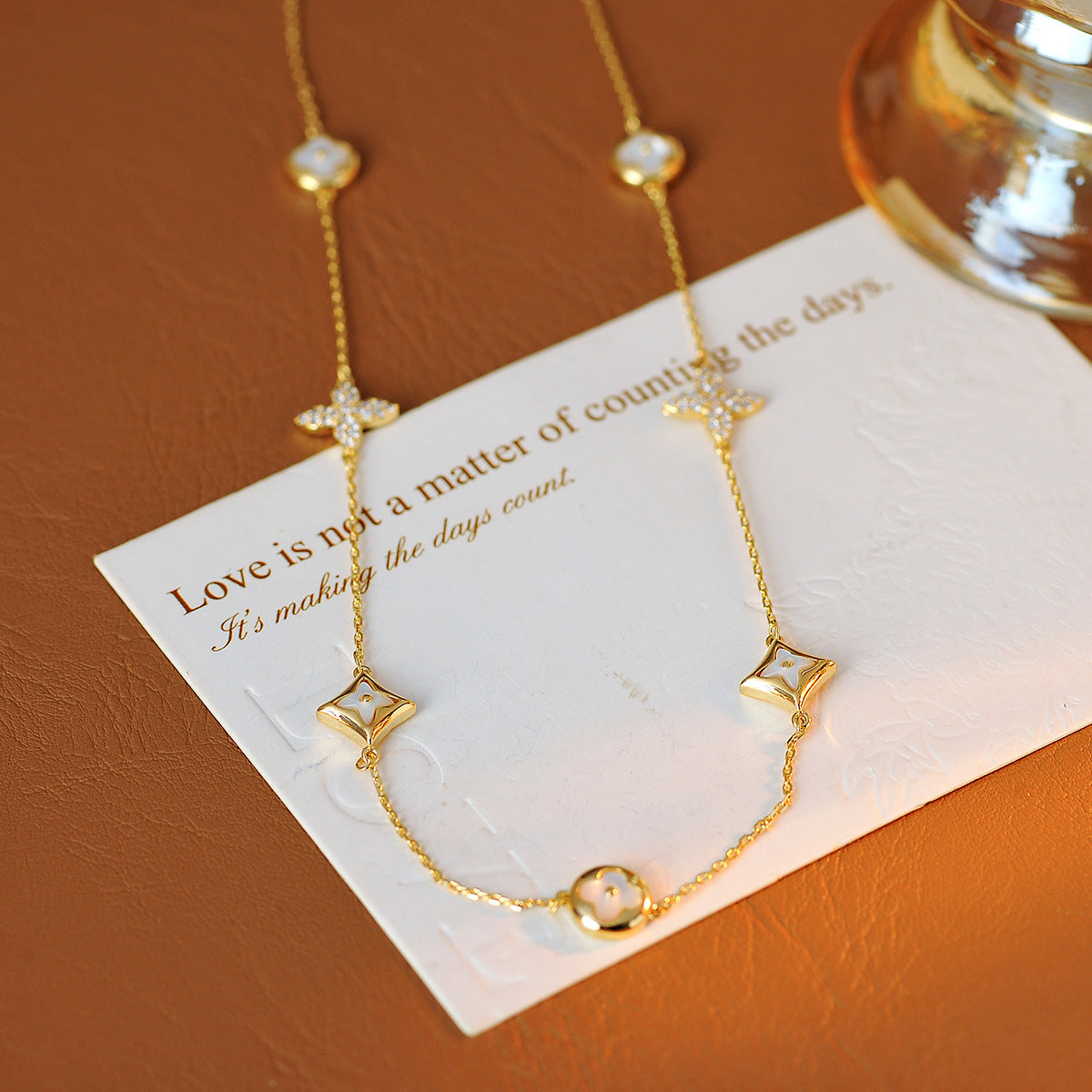 Four-leaf Clover Mother-of-Pearl Necklace Light Luxury Niche Design Star Clavicle Chain 2025 New Simple Elegant