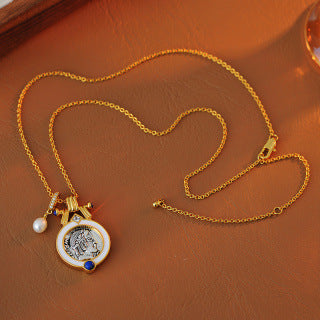 European and American Niche Vintage Design Portrait Pendant Necklace Retro Baroque Style Cultured Pearl Clavicle Chain