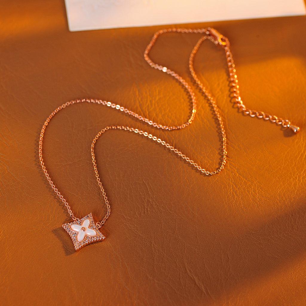 New European and American Fashion Four-Leaf Clover Inlaid Mother-of-Pearl Chain Necklace High-End Elegant Necklace