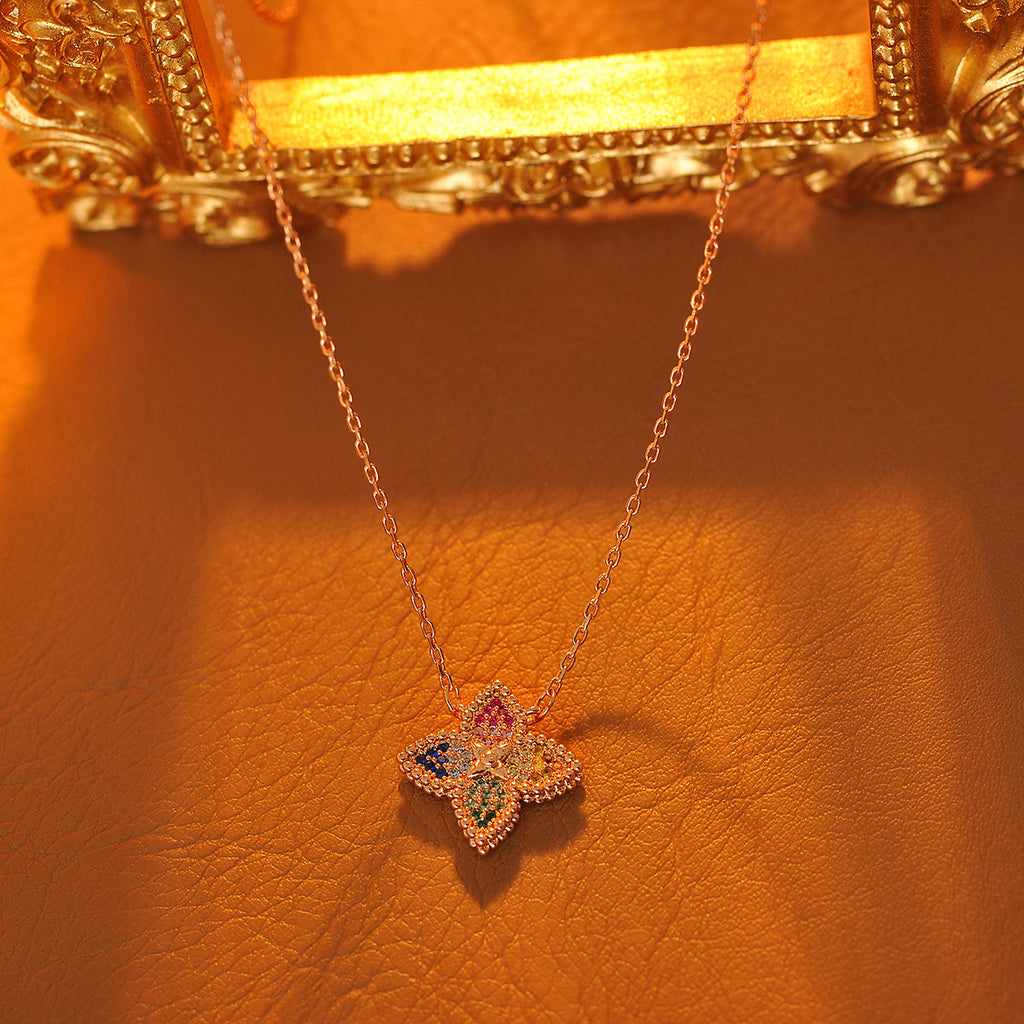 New Luxury Jewelry High-End Vintage Flower Necklace for Women Pendant Collarbone Chain Simple Necklace for Women Elegant