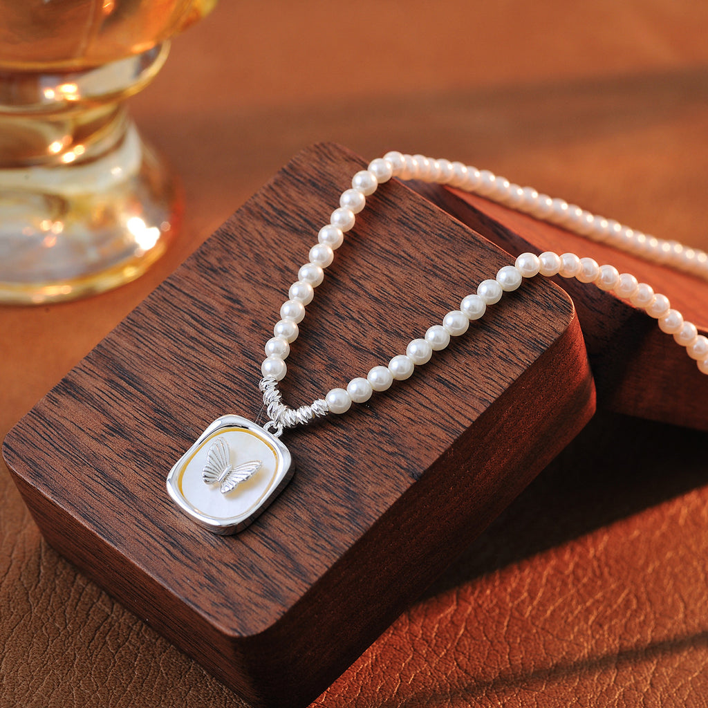 French Style Versatile Shell Butterfly Pendant Pearl Necklace for Women Light Luxury Design Sense High-end Collarbone Chain A10263