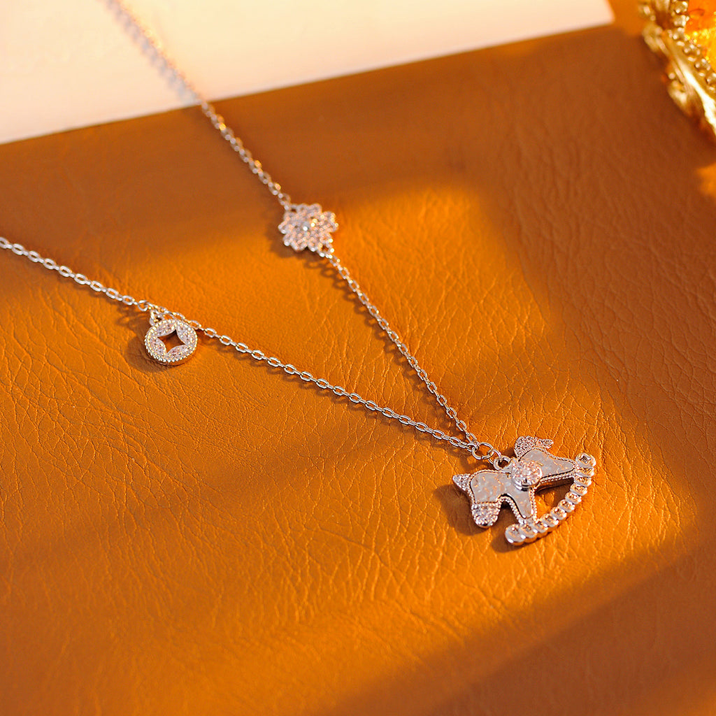 Wooden Horse Necklace Sparkling Ice Fragment Wooden Horse Pendant Necklace New High-end Light Luxury Choker