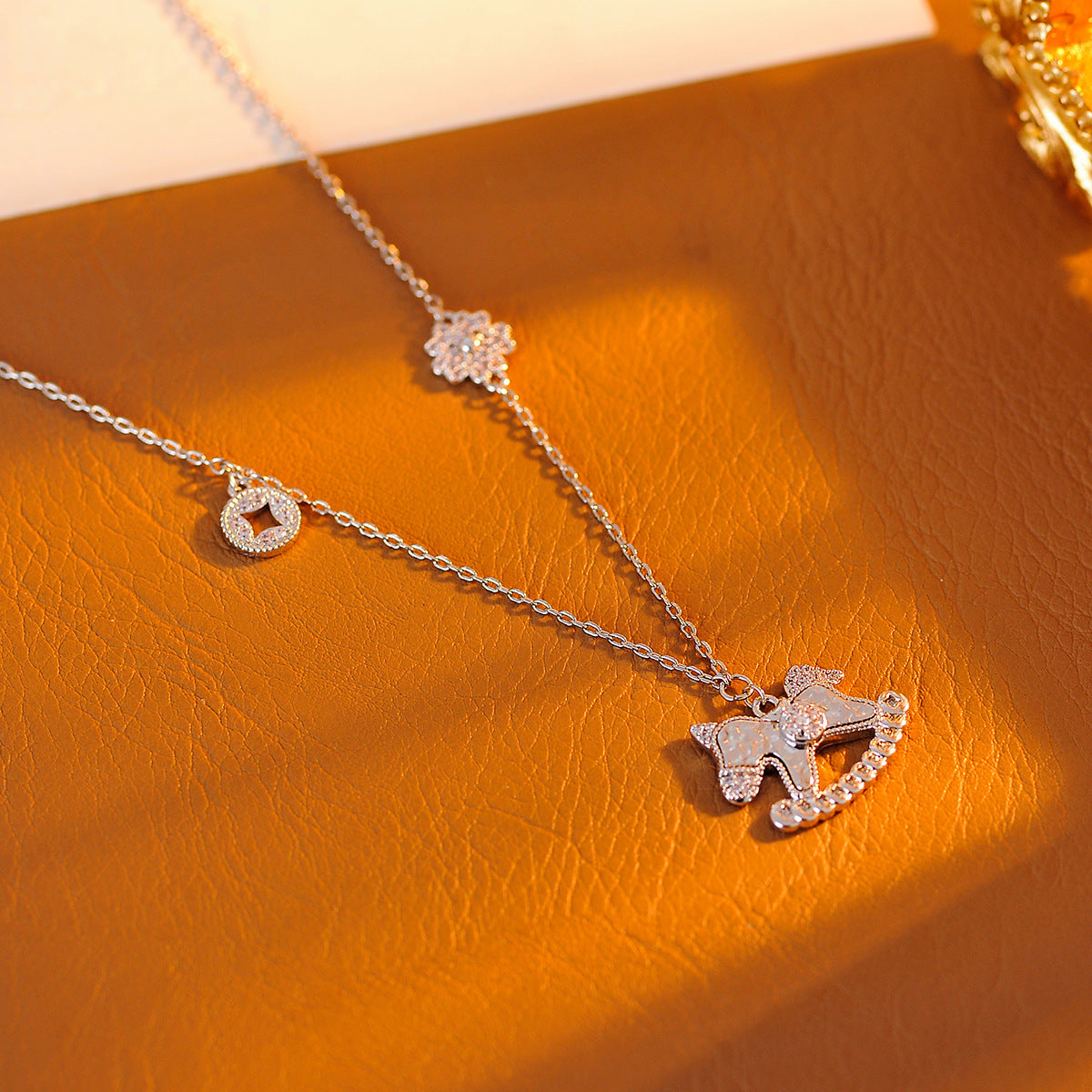 Wooden Horse Necklace Sparkling Ice Fragment Wooden Horse Pendant Necklace New High-end Light Luxury Choker