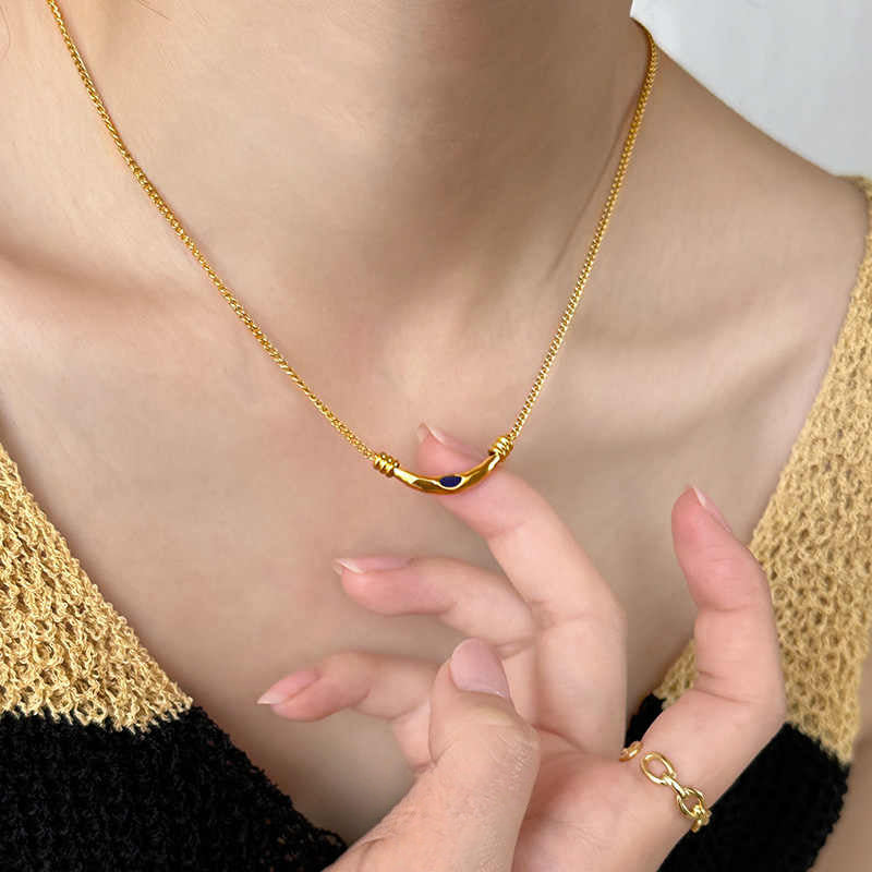 Vintage Light Luxury INS Style Niche Inlaid Tiger Eye Stone Titanium Steel INS High-End Necklace Trendy European and American Style Desert Journey