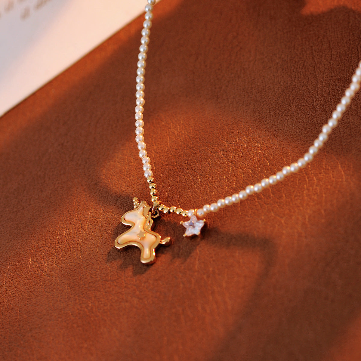 Unicorn Necklace for Women, Light Luxury Niche New Model, Popular Star White Mother-of-Pearl Collarbone Chain