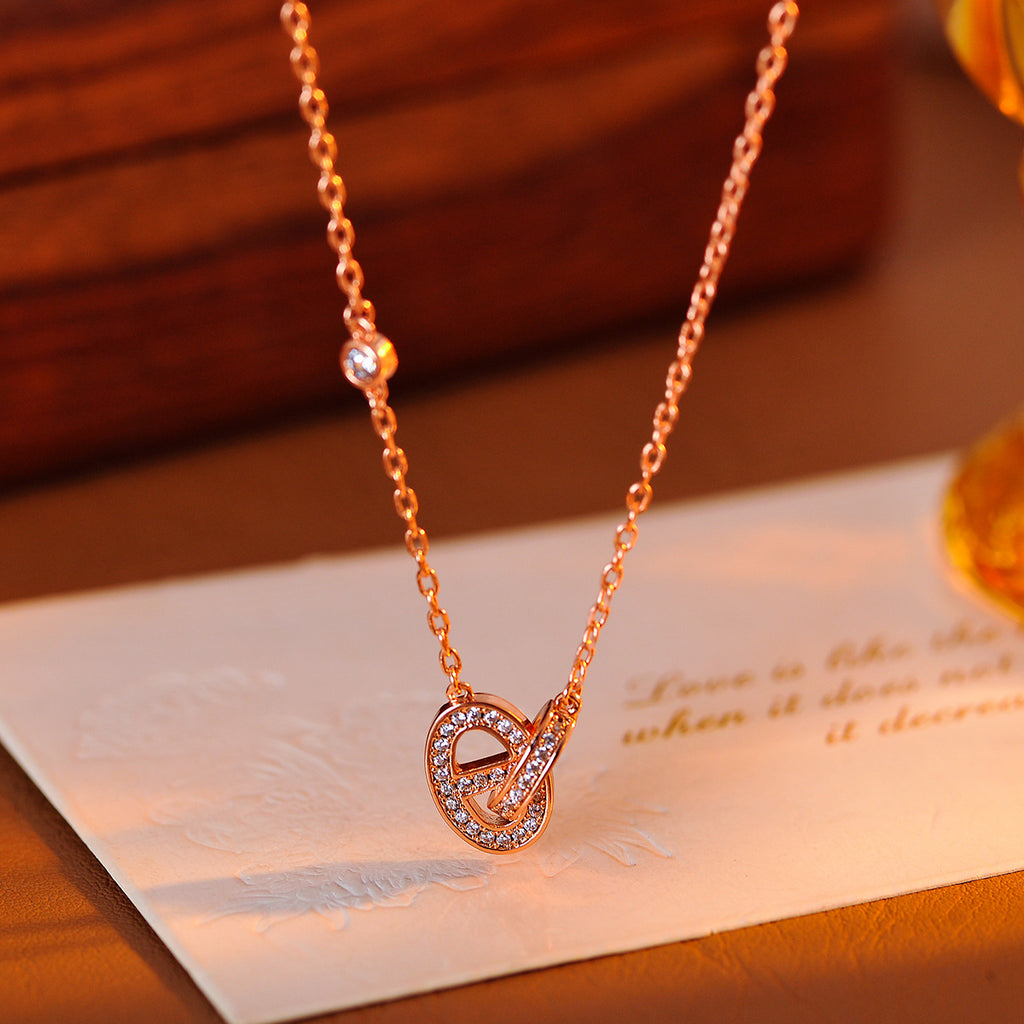 Interlocking Necklace for Women 2025 New Simple Light Luxury Niche Design Double Ring Collarbone Chain Accessories Wholesale