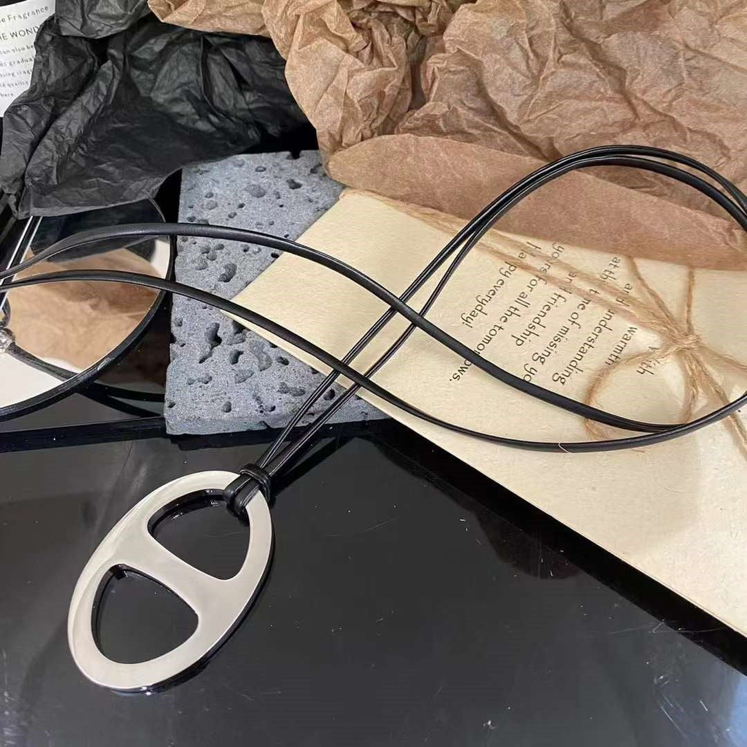 Titanium Steel Irregular Pleated Necklace for Women Spring Summer Niche Design Clavicle Chain Ins Minimalist Style Clavicle Chain Choker