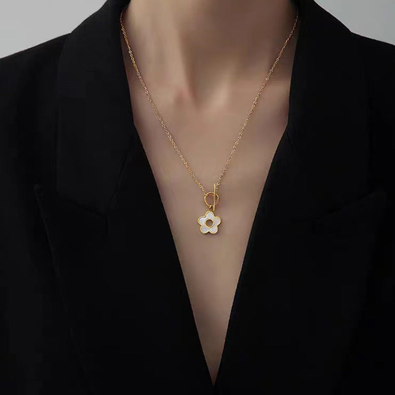 2025 New T Buckle Shell Flower Necklace Niche Design Pendant High-end Fashion Sweater Chain Clavicle Chain