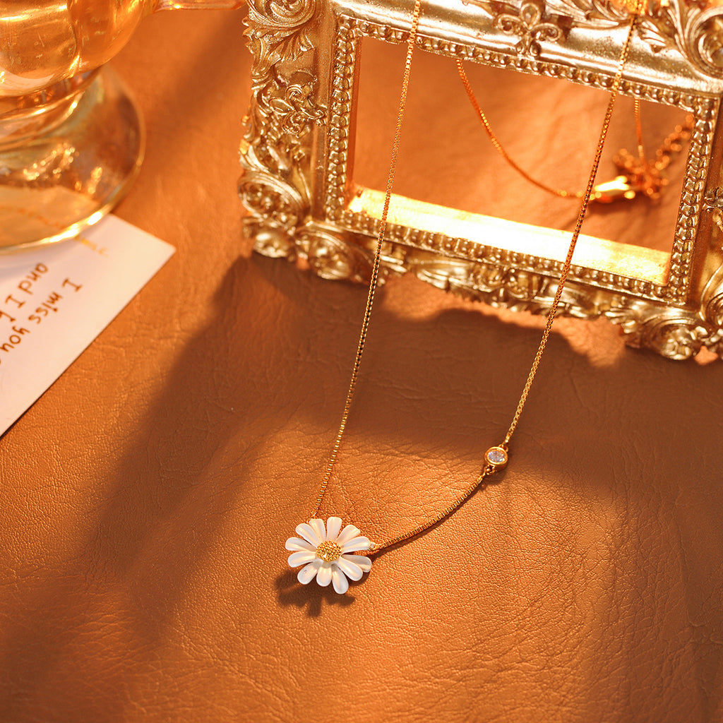 Summer Daisy Flower Versatile Collarbone Chain for Women 2025 New High-end Light Luxury Niche Neck Chain