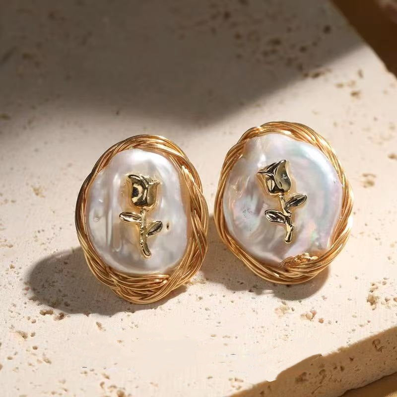 French Vintage Style Rose Pendant Light Luxury Niche Fashion Pearl Necklace for Women Versatile High-End Feel