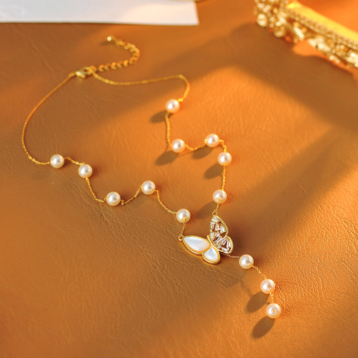 Light Luxury Pearl Mother-of-Pearl Butterfly Necklace Hot-Selling Sweater Accessory High-End Niche Collarbone Chain