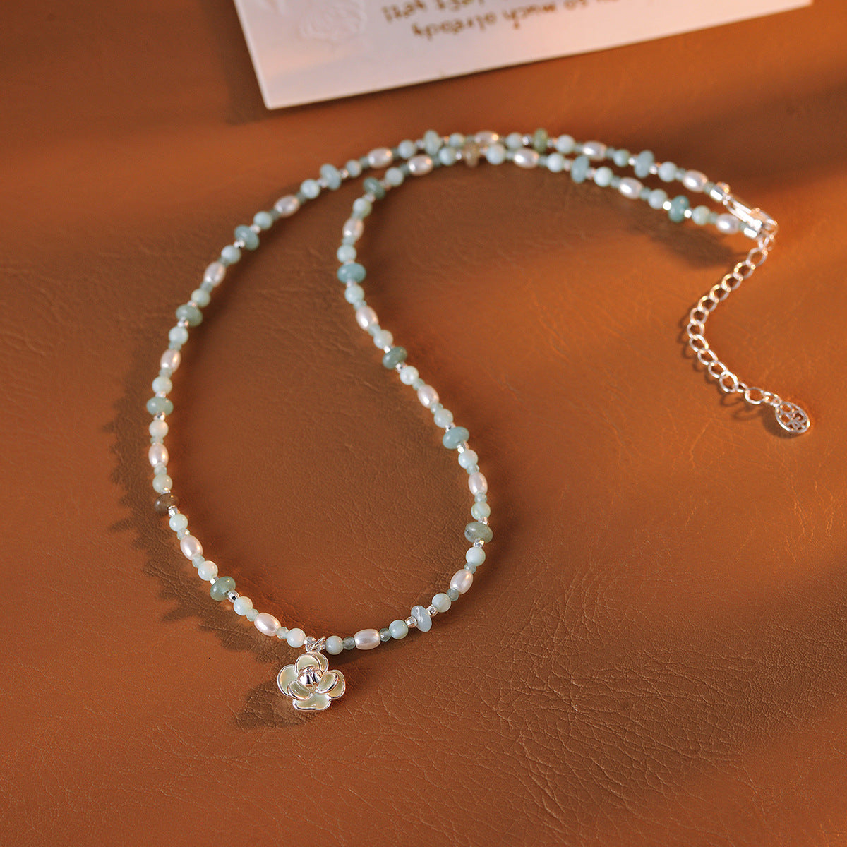 New Chinese Style Light Green Natural Stone Necklace 2025 New Flower Collarbone Chain Elegant Fresh Choker