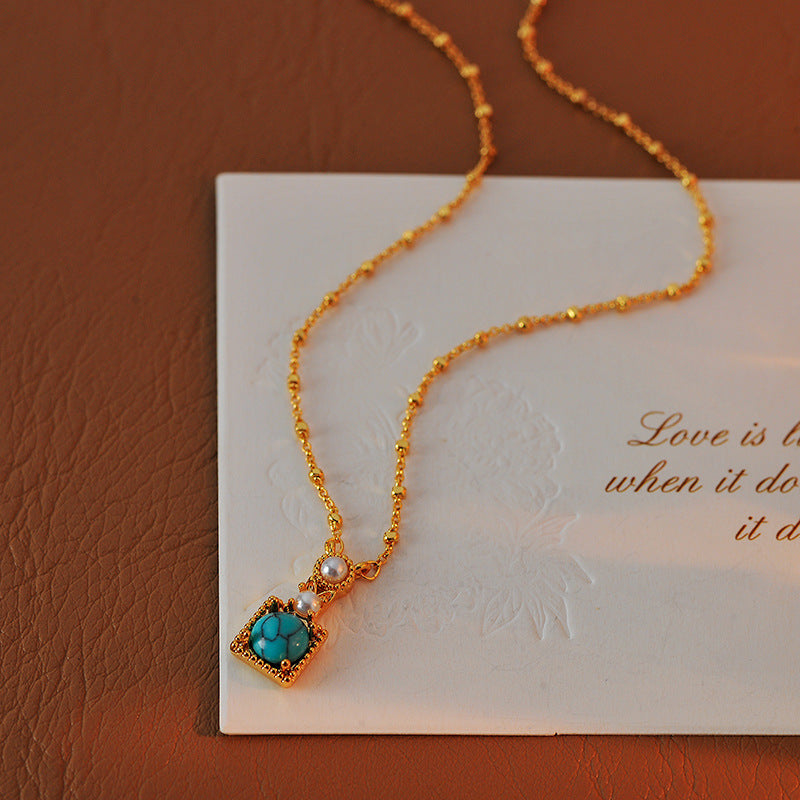 2025 New Trendy Emerald Necklace Light Luxury Niche Design Sense Collarbone Chain Internet Celebrity Style