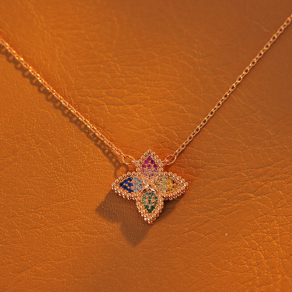 New Luxury Jewelry High-End Vintage Flower Necklace for Women Pendant Collarbone Chain Simple Necklace for Women Elegant