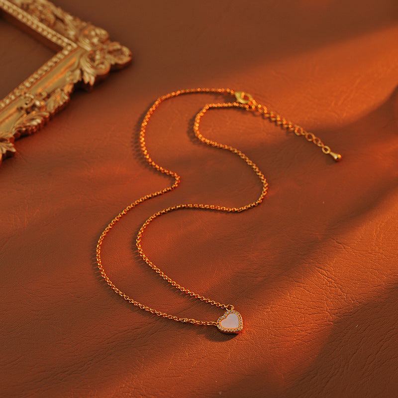 White Shell Heart Necklace for Women, Light Luxury Niche High-End Clavicle Chain, New Hot-Selling Autumn Winter Sweater Chain