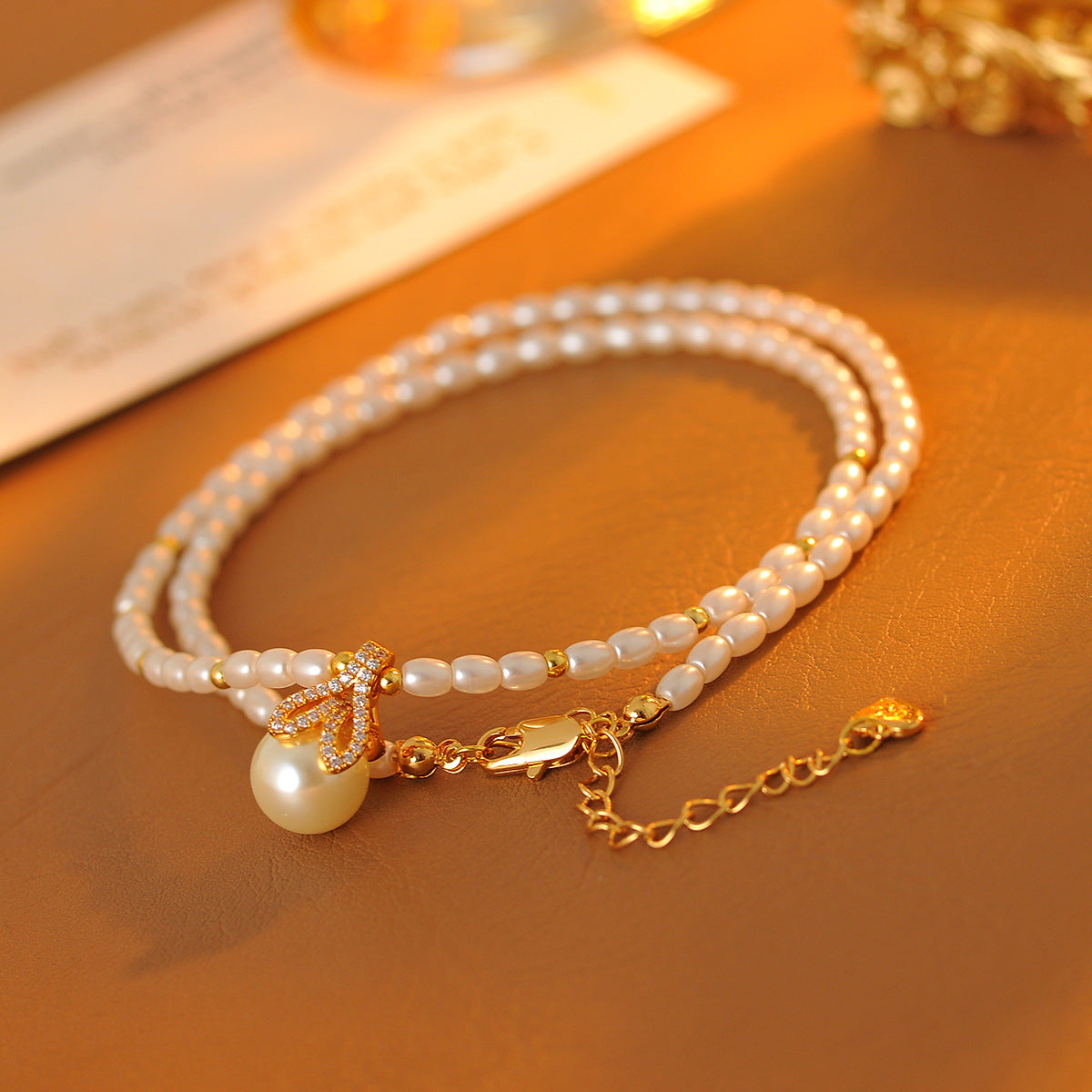 2025 New Hot-Selling Fish Tail Pendant Rice Grain Glue Pearl Necklace Light Luxury Niche High-End Choker