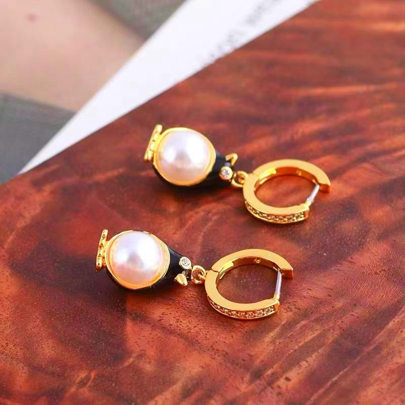 New Fashionable Light Luxury Commuting Fresh Cute Enamel Inlaid Pearl Penguin Shape Metal Necklace