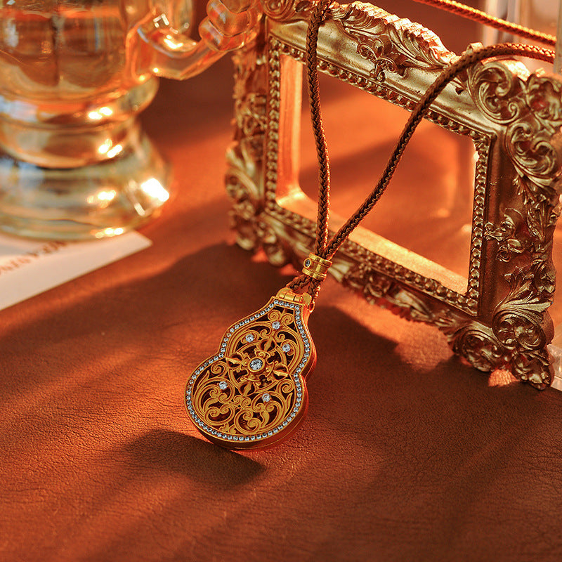 Wei Xue Same Style Junpei Gourd Necklace with Inlaid Diamonds, Wealth-Attracting Guardian God Pendant, Three-Dimensional New Style, Light Luxury, Non-Fading Pendant