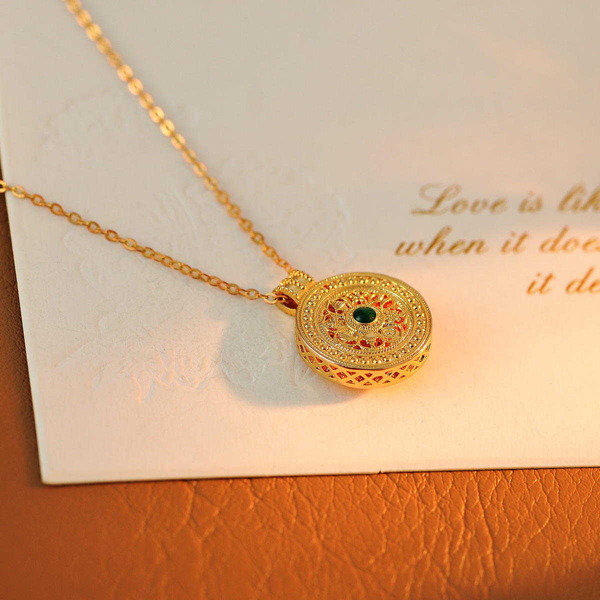 New Chinese Style Retro Eight Treasures Compass Lotus Necklace for Women, Popular Light Luxury Versatile High-End Collarbone Chain